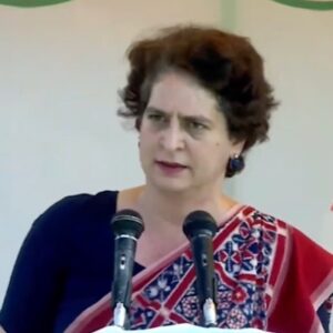 मोदी जी पैसे दें तो ले लो लेकिन वोट महागठबंधन को दो- प्रियंका