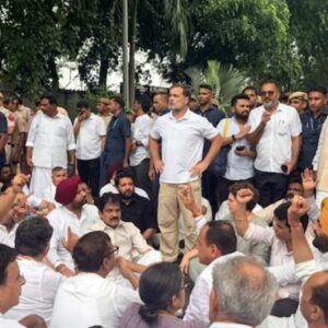 PM Modi के इस्तीफ़े की मांग पर बैठी कांग्रेस (PC-AI)