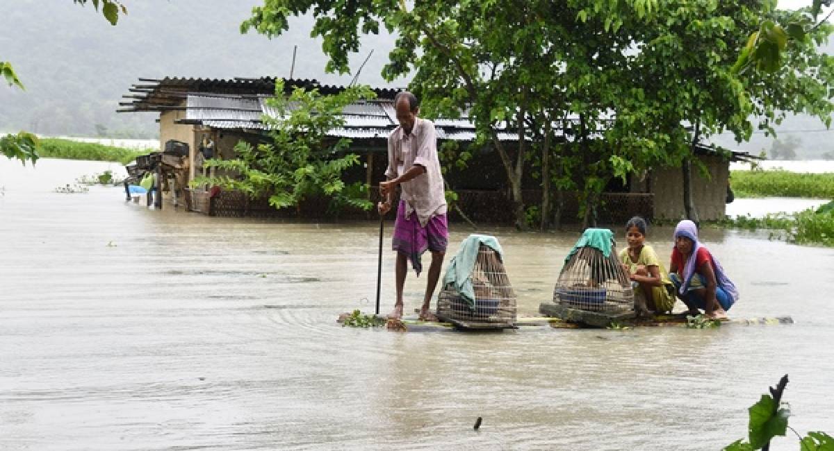 Assam Flood: असम में बाढ़ से 87 लोगों की मौत, 3 लाख से अधिक लोग प्रभावित; IMD की चेतावनी क्या है?