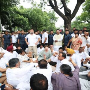 छात्रों पर लाठीचार्ज से लेकर संसद में बहस तक