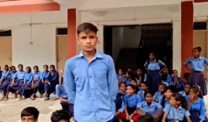 बिहार: स्कूली छात्रों ने क्यों घेरा SDM ऑफिस? कर्मचारियों को कारण बताओ नोटिस, रुका वेतन