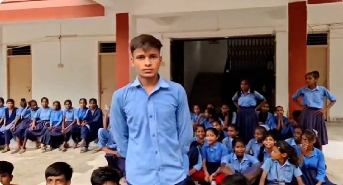 बिहार: स्कूली छात्रों ने क्यों घेरा SDM ऑफिस? कर्मचारियों को कारण बताओ नोटिस, रुका वेतन