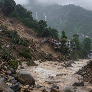 केरल से उत्तराखंड तक भारी बारिश और लैंडस्लाइड से तबाही, 6 की मौत; 5 लापता