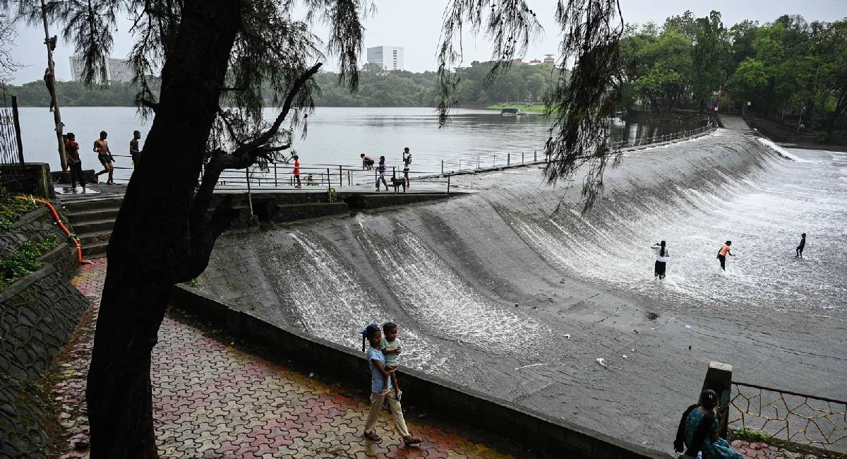 मुंबई में रोजाना 400 मिलियन लीटर पानी की कमी, क्यों बहाया गया 4,290.5 करोड़ लीटर पानी?
