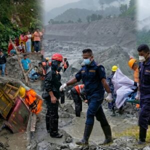 गंडक से मिले 17 शव, नेपाल में 2,500+ अब भी लापता…