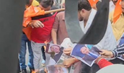 125 साल पुराना मंदिर गिरा या गिराया गया?